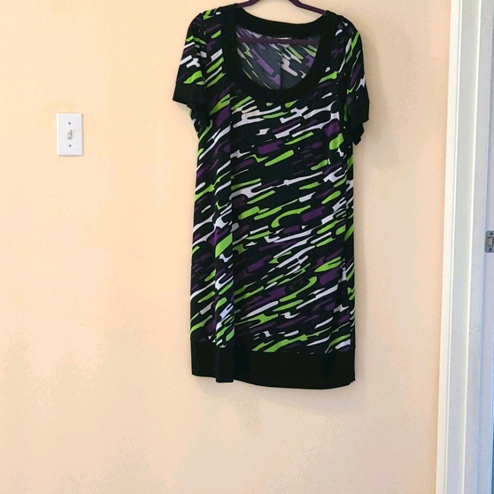 Polyester scoopneck dress w short sleeves